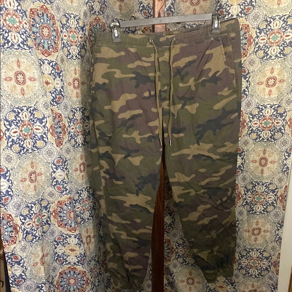 GAP Camo joggers Durable Outdoor Wear